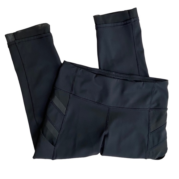LULULEMON Black Cropped Leggings w/Side Pockets and Mesh Strip on Hem Size 4 - Picture 4 of 8